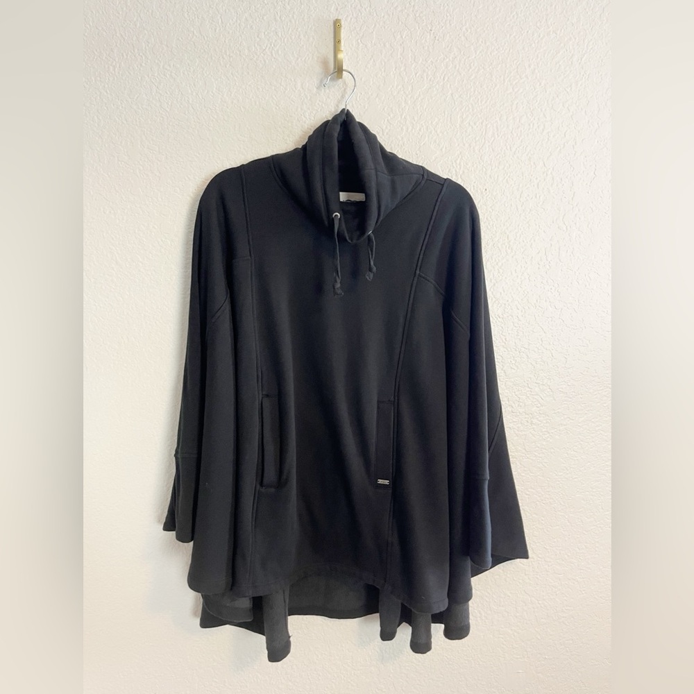 Ugg Charlynne women’s poncho in black XS/S - Picture 3 of 8